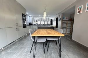 Kitchen/Breakfast Room- click for photo gallery